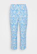 Himmelblaue Capri-Hosen mit einem weißen geometrischen Muster. Hergestellt aus einem weichen, dehnbaren Stoff mit einem elastischen Bund.