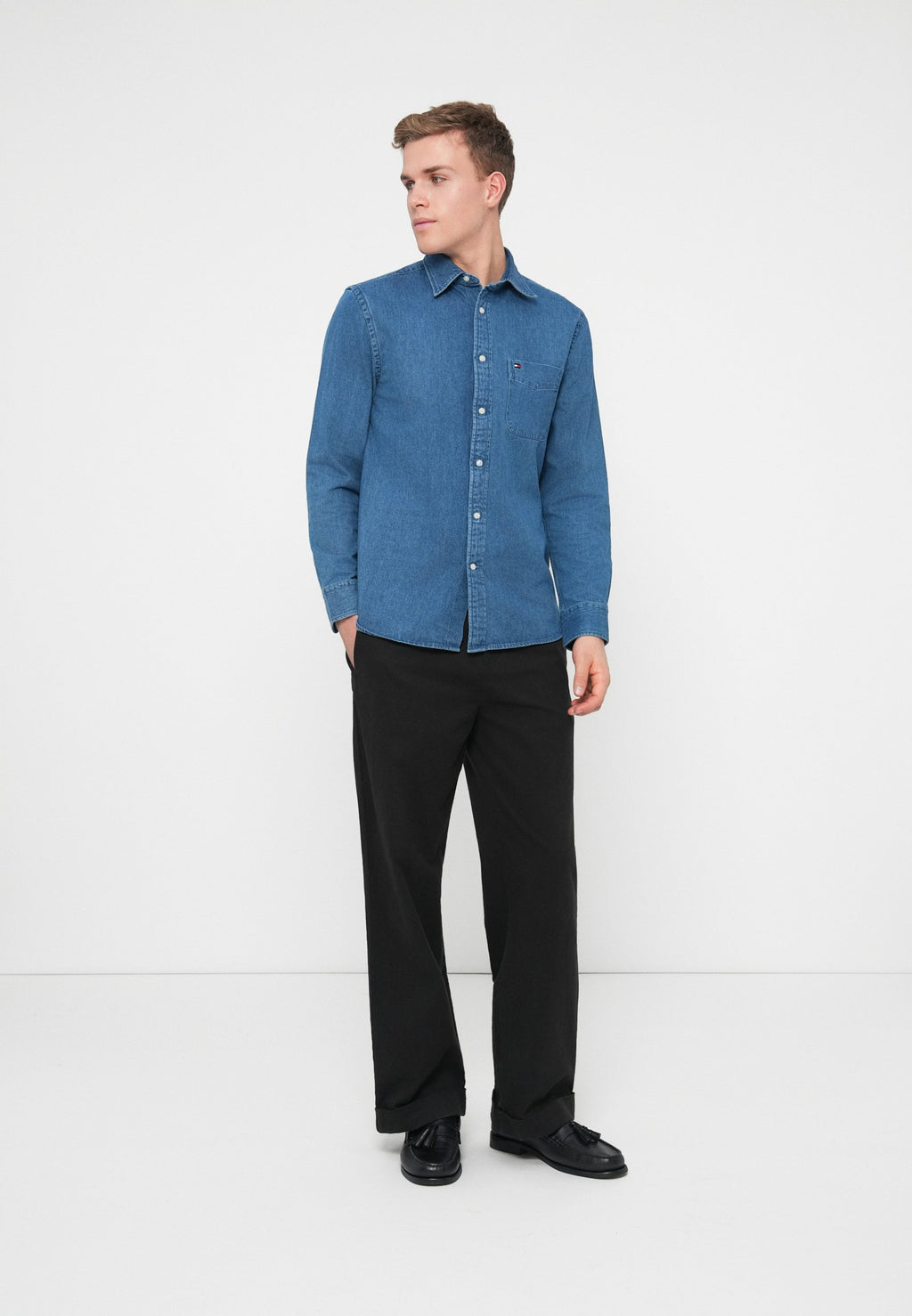 REGULAR FIT  Media 2