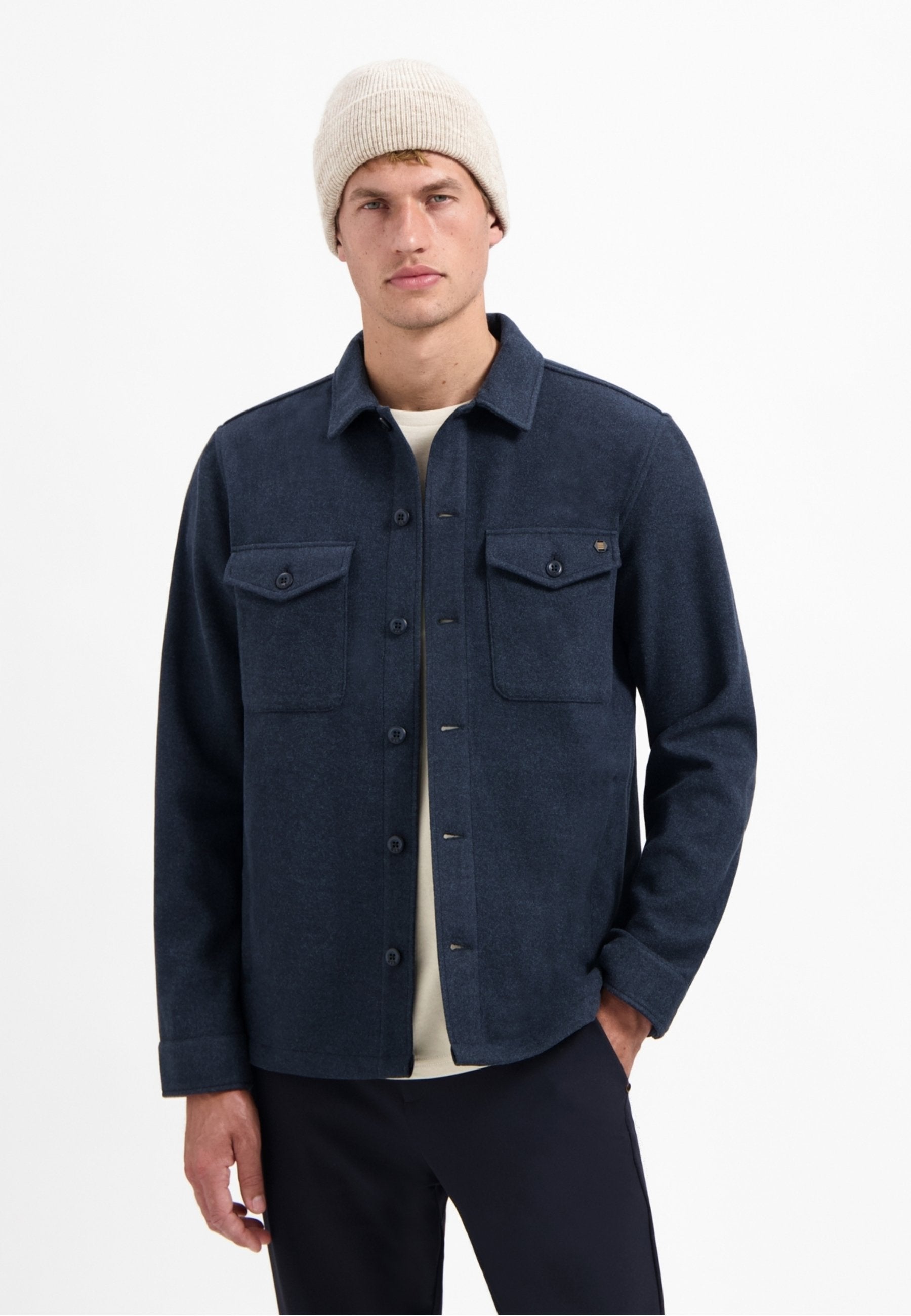 BUTTON CLOSURE Media 3