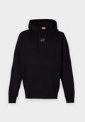 Schwarzer Kapuzenpullover aus weichem Stoff, mit einer Fronttasche, Kordelzug mit Ösen und einem kleinen silbernen Logo auf der Brust.