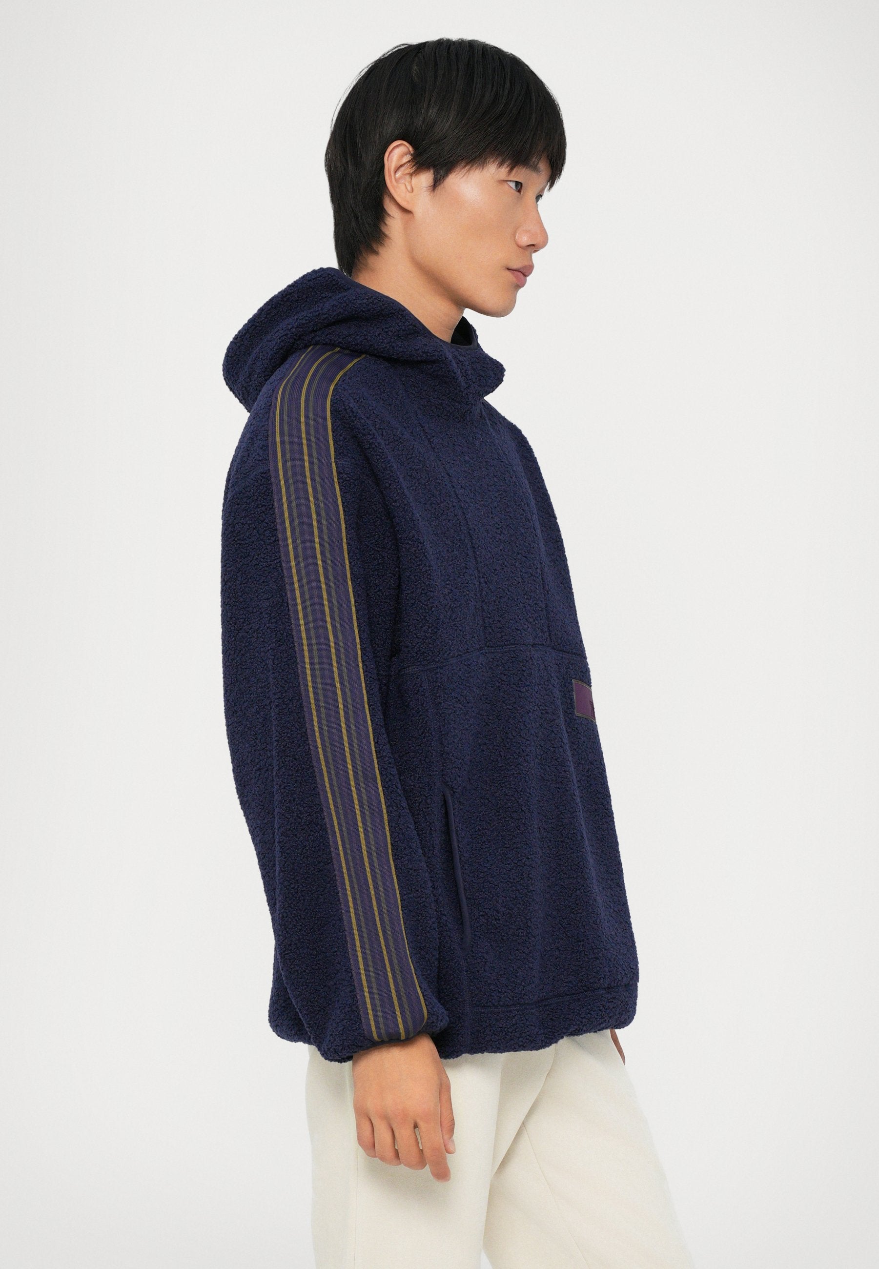 TRAIN HOODIE UNISEX Media 5