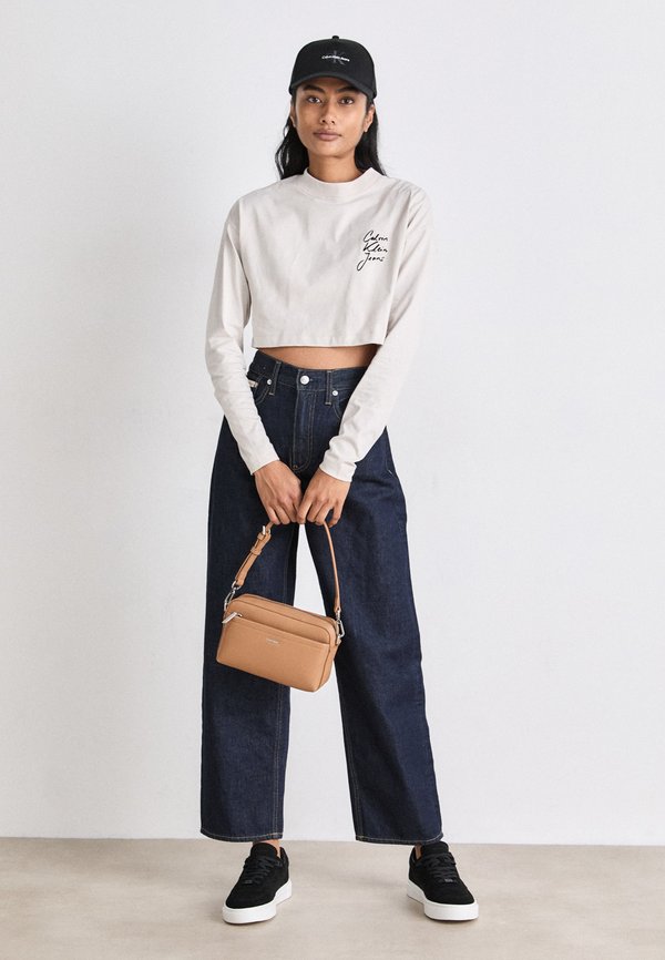 Calvin Klein Jeans SCRIPT INSTITUTIONAL TEE