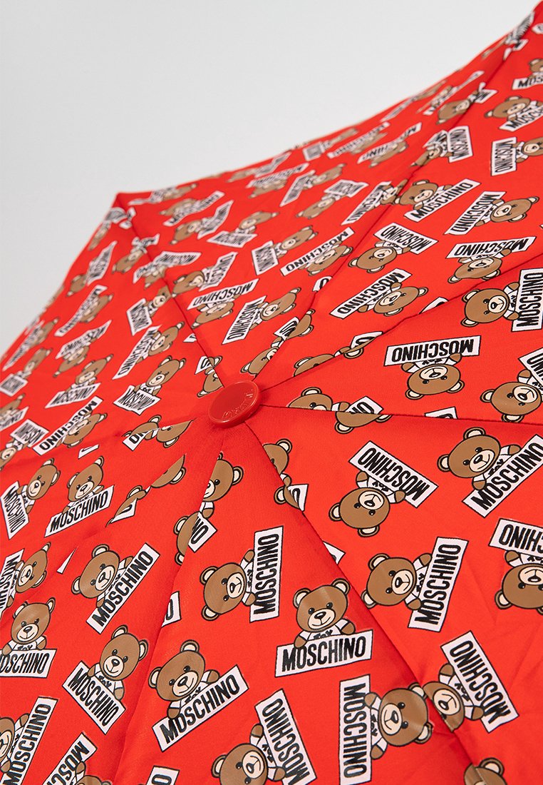 MOSCHINO