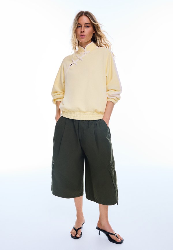 Bershka QIPAO NECK - JUMPER - Sweatshirt - yellow