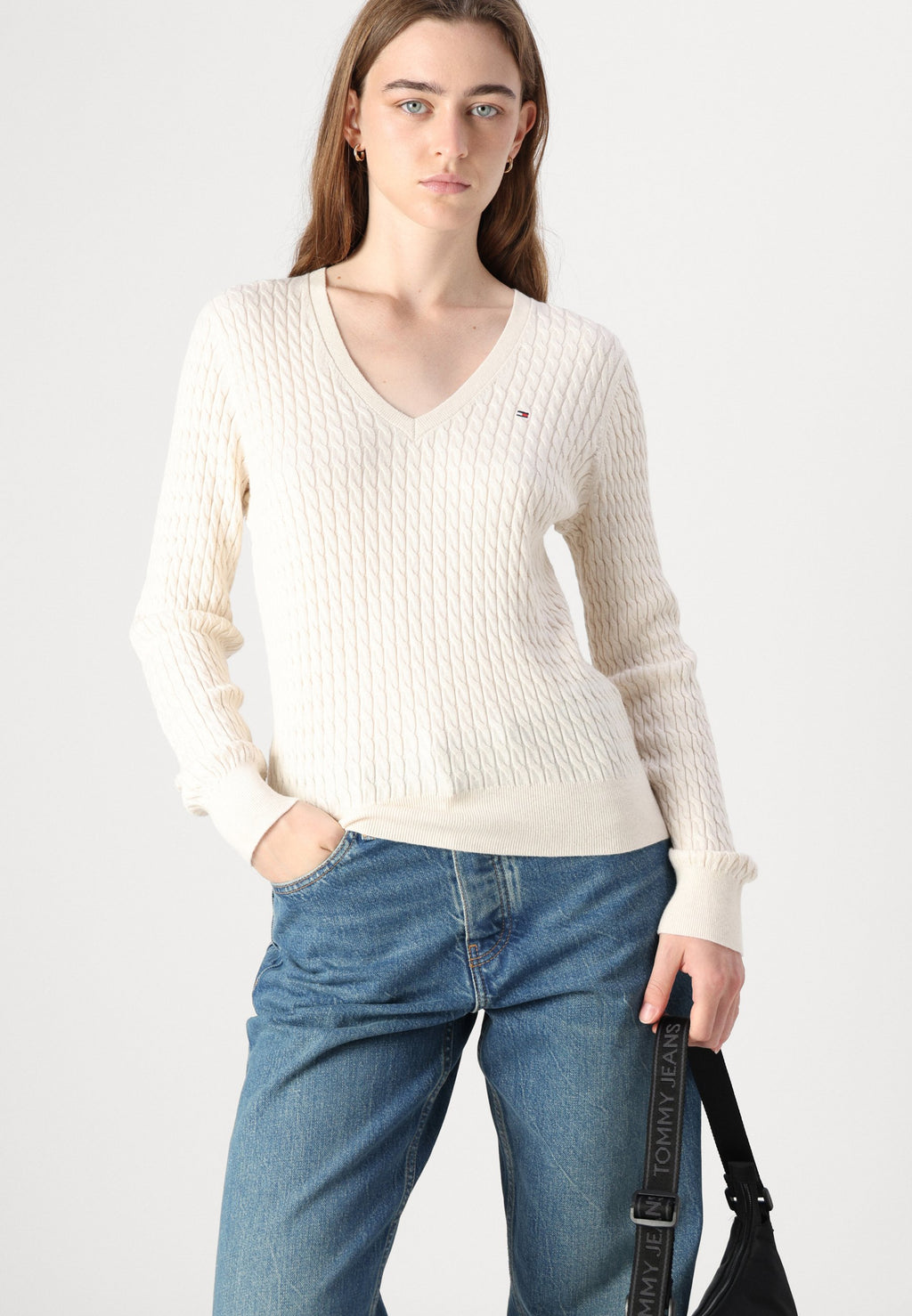 CABLE KNIT V NECK JUMPER Media 5