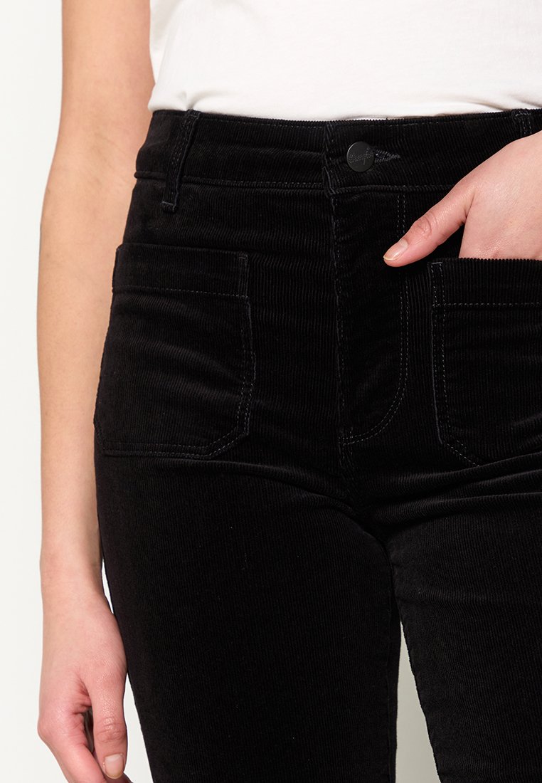 Wrangler FLARE FIT