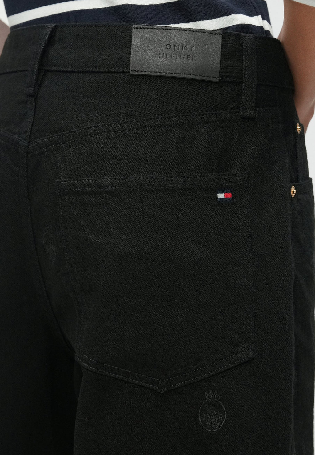 MID RISE BARREL LEG BLACK JEANS Media 6