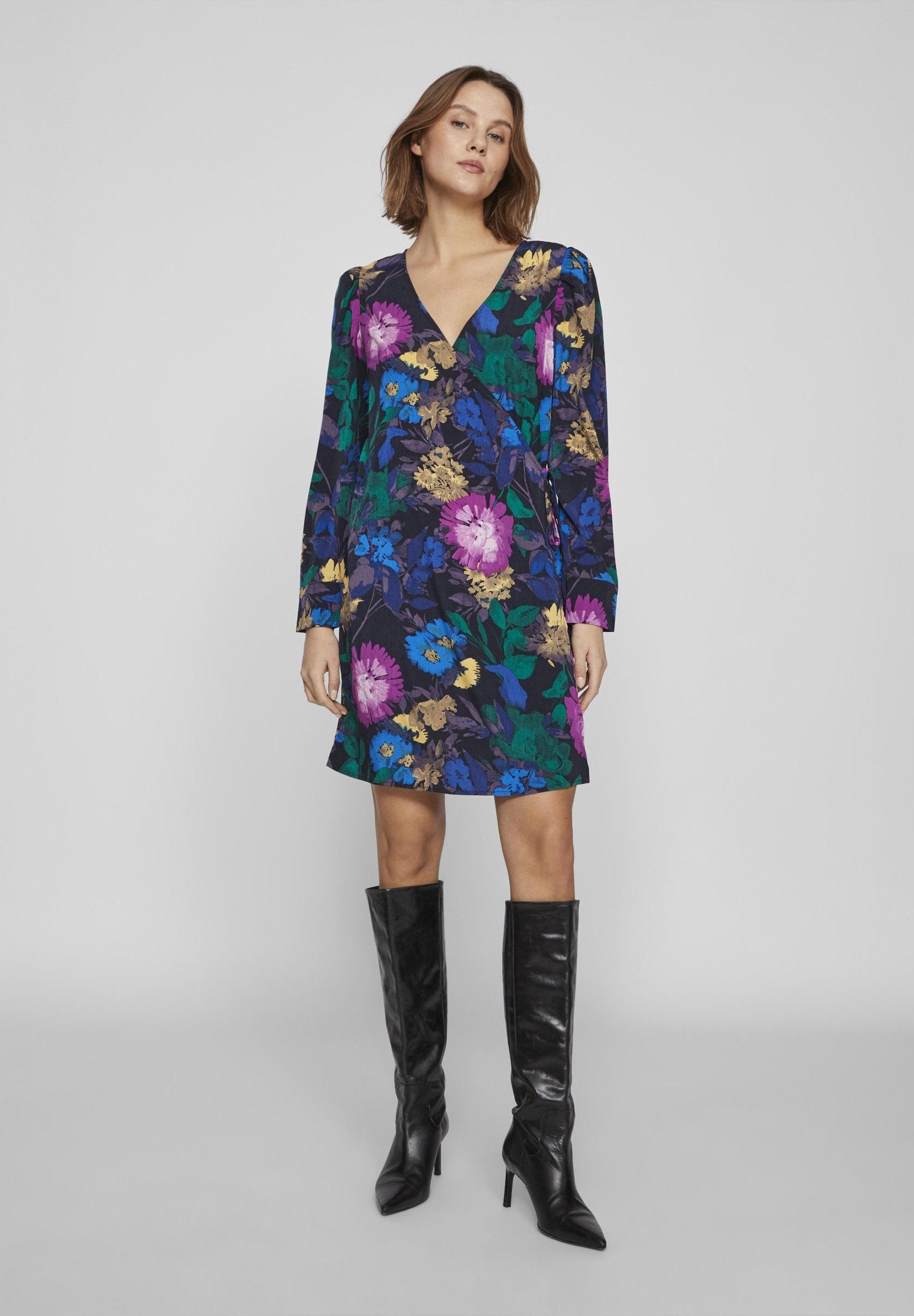 VILA VIBELINA LE V-NECK L S SHORT WRAP