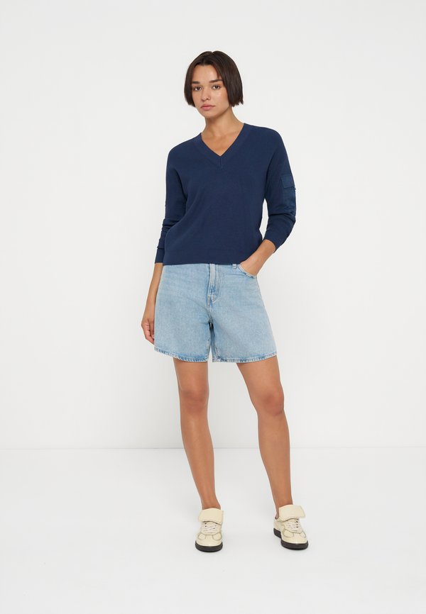 DKNY