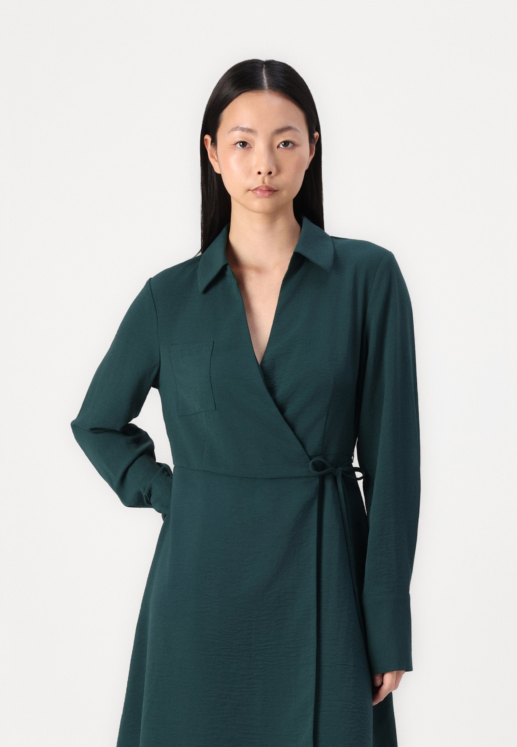 ONLLYDIA V NECK WRAP DRESS Media 5