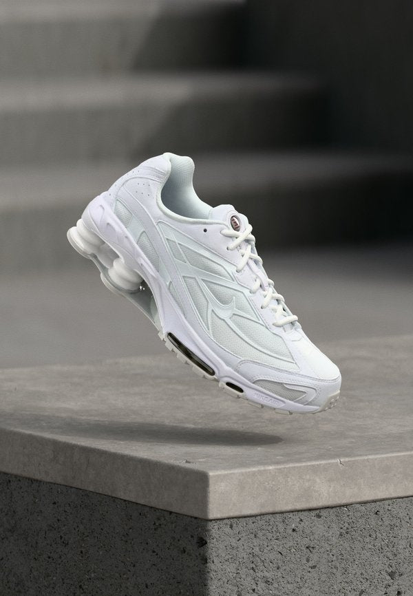 Nike Sportswear SHOX RIDE 2 NEW - Trainers - white/photon dust/university red