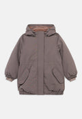 Leichter, lila-grauer Parka mit Kapuze, langen Ärmeln, elastischen Bündchen und zwei vorderen Taschen. Innenfutter aus Fleece für Wärme.