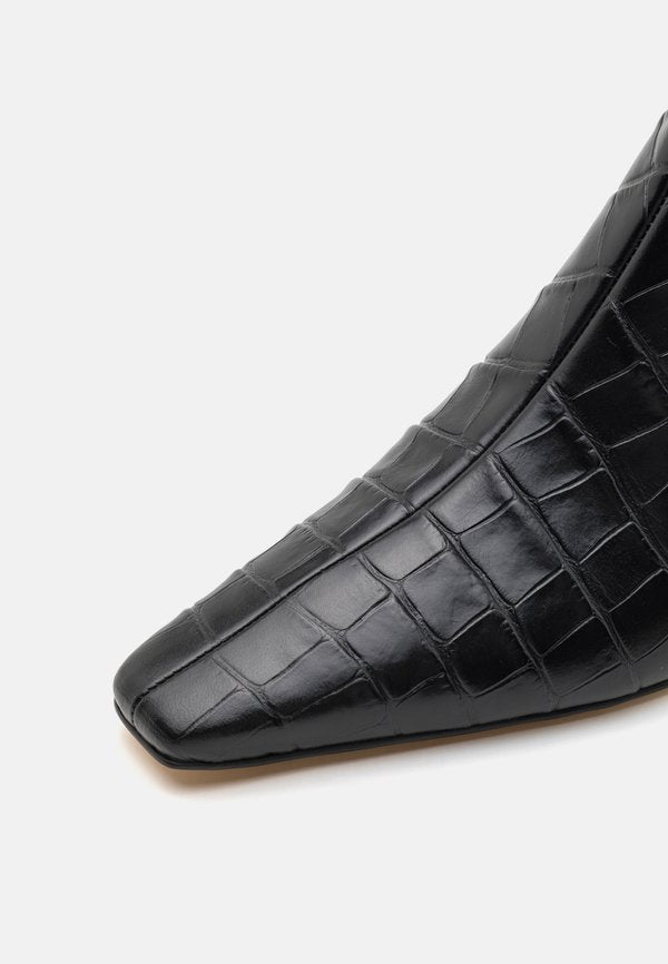 MICHAEL Michael Kors COSMO KITTEN BOOT