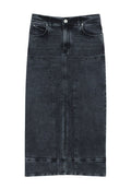 Dunkelgrauer Denim-Bleistiftrock mit einer taillierten Silhouette. Er verfügt über zwei Fronttaschen, eine Naht vorne und einen stabilen Saum. Das Material hat eine leicht strukturierte Oberfläche.