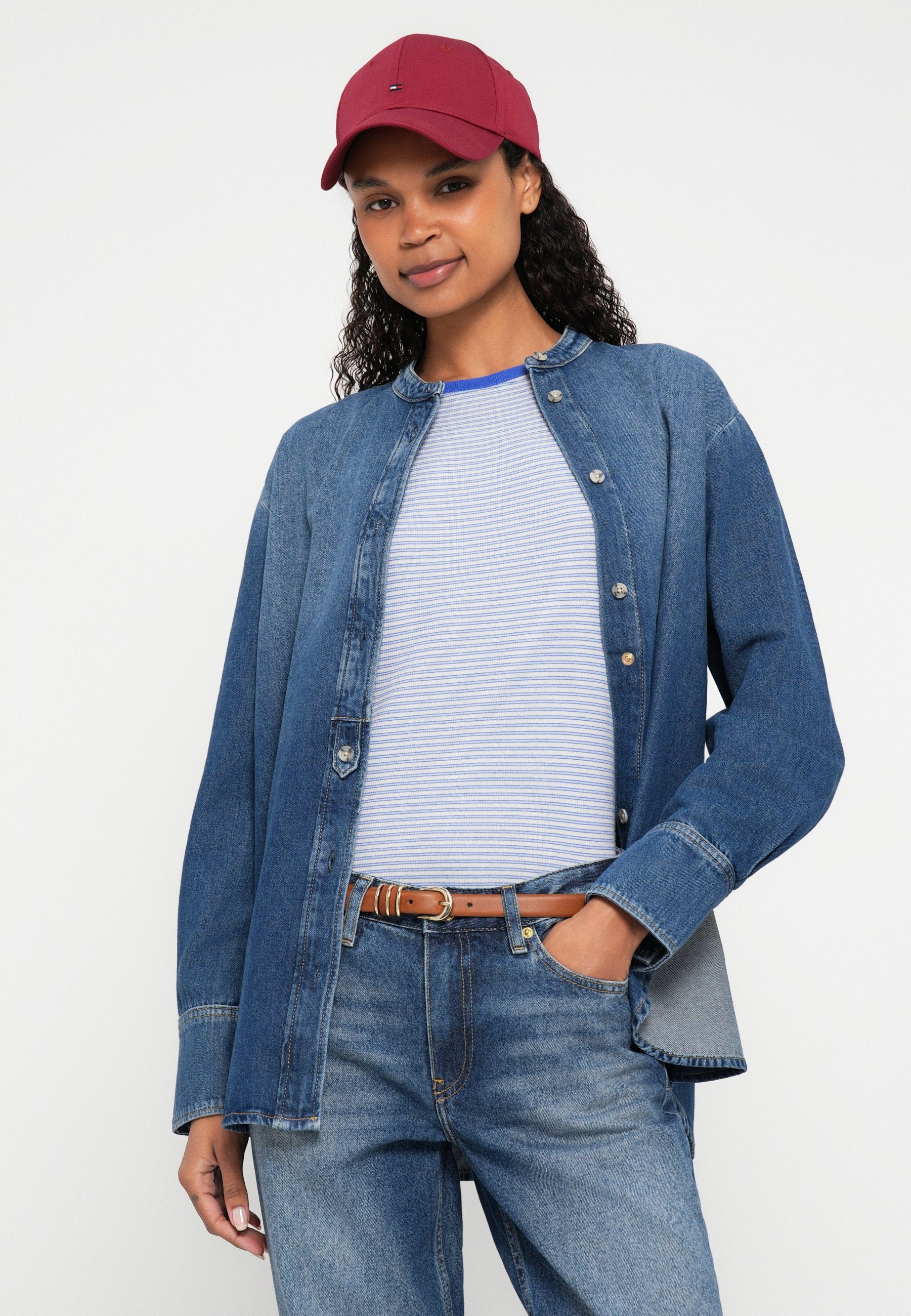 FADED MID RISE STRAIGHT LEG JEANS Media 5
