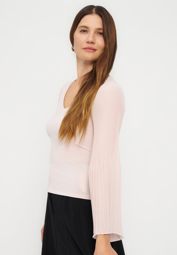 Anna Field