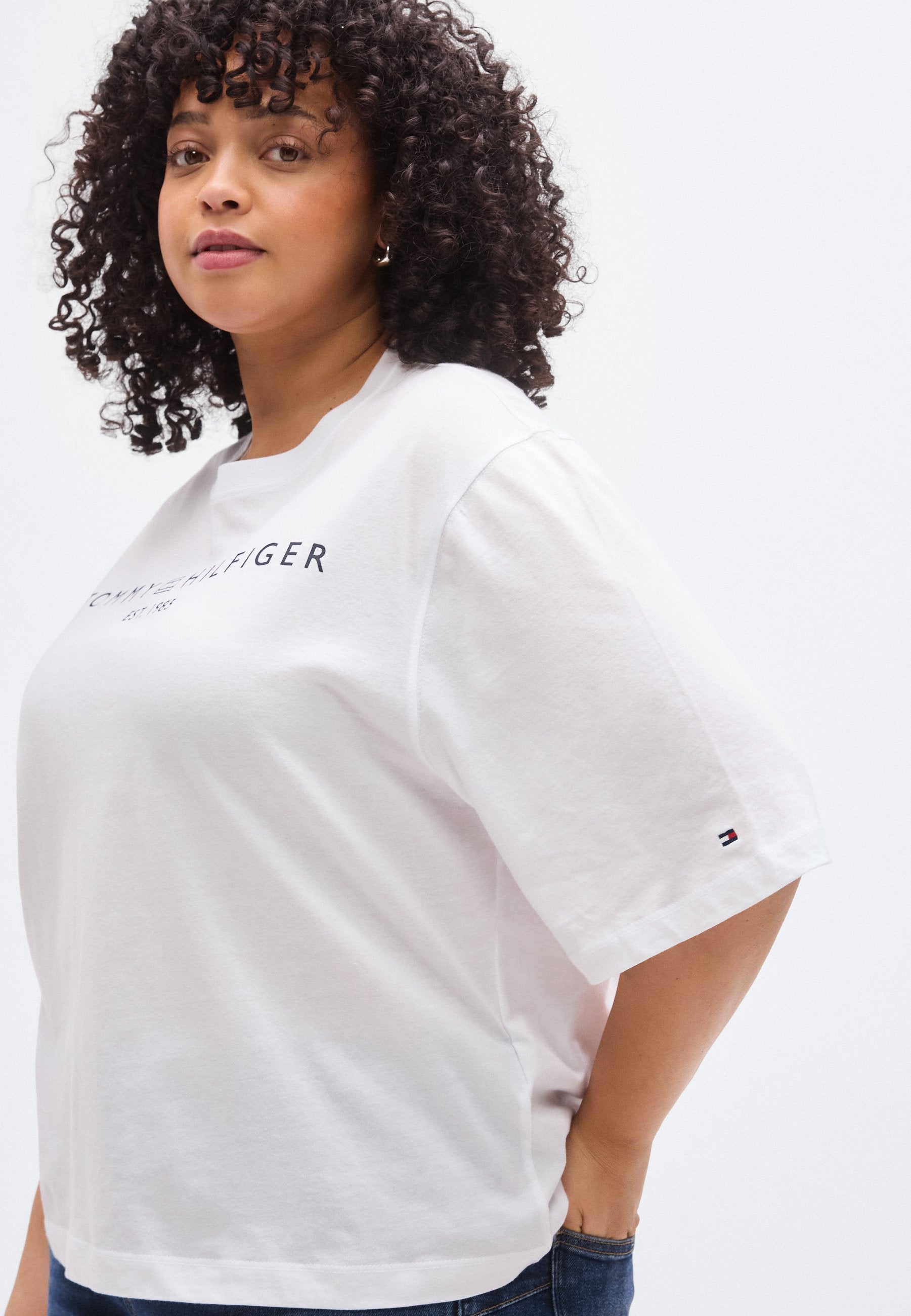 CURVE LOGO RELAXED JERSEY T-SHIRT Media 5