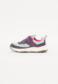 Lila und mintgrüne Sneaker mit Obermaterial aus Mesh und Leder, doppelten Klettverschlüssen, gepolstertem Schaft und strukturiertem Gummisohle.
