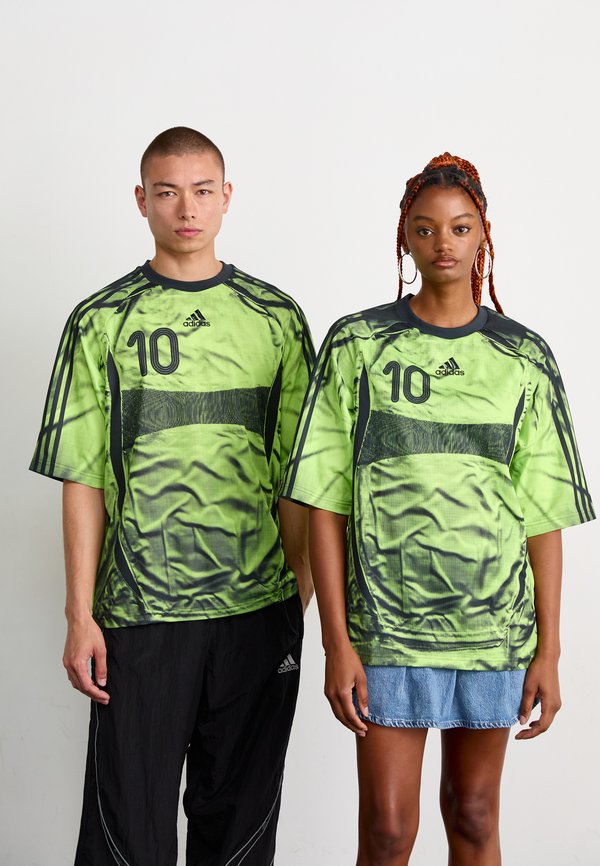 adidas Originals ADILENIUM UNISEX - Print T-shirt - pulse lime