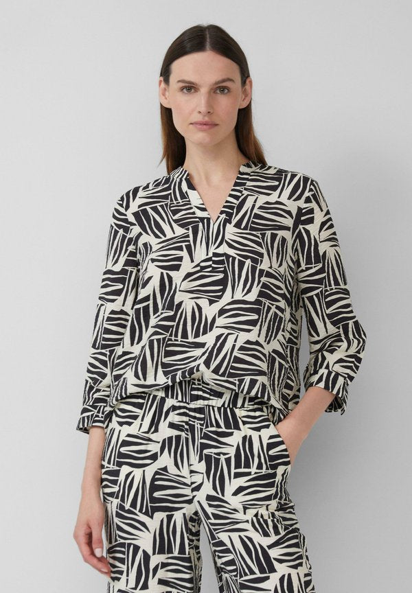 s.Oliver STRUKTURIERTEM MIT ALL OVER PRINT - Blouse - schwarz