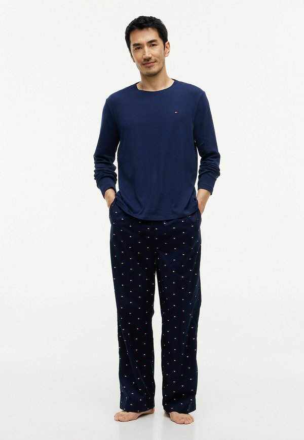 Tommy Hilfiger TOMMY HILFIGER SIGNATURE PRINT WOVEN PYJAMA SET - Pyjama set - carbon navy carbon navy flag