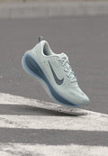 Nike Performance VOMERO PLUS - Road running shoes - off white/obsidian/grey fog/thunderstorm/work blue/boarder blue