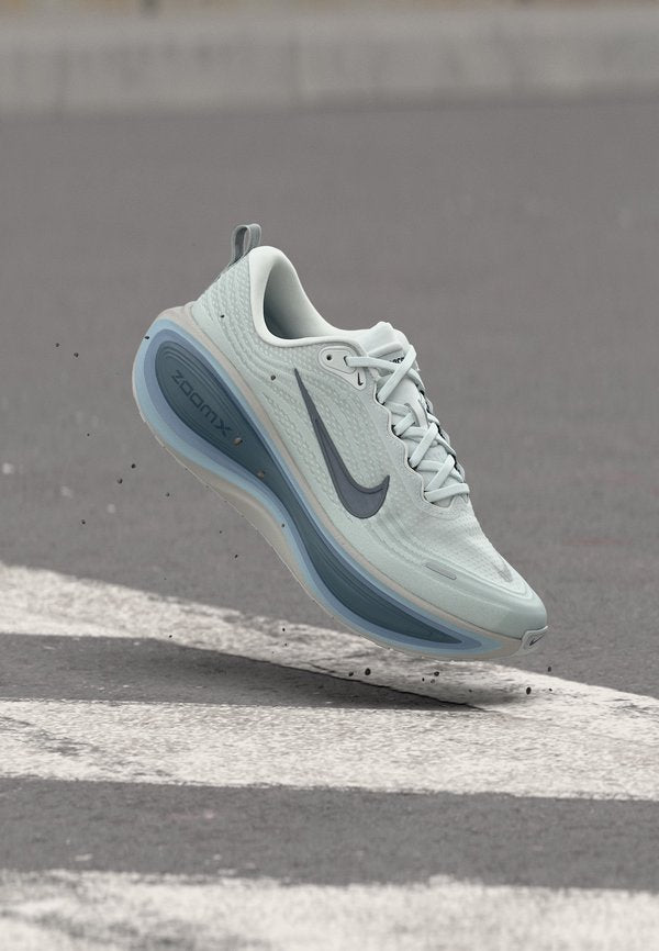 Nike Performance VOMERO PLUS - Road running shoes - off white/obsidian/grey fog/thunderstorm/work blue/boarder blue