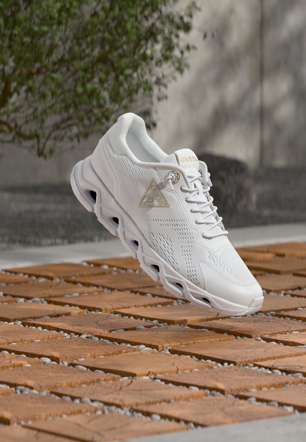 Guess EASE - Trainers - white