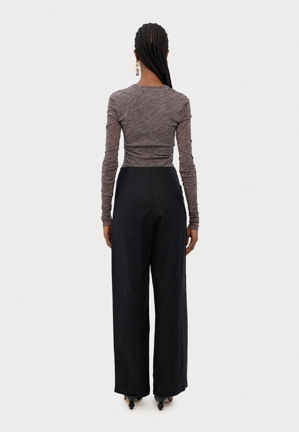 Philosophy di Lorenzo Serafini BODY