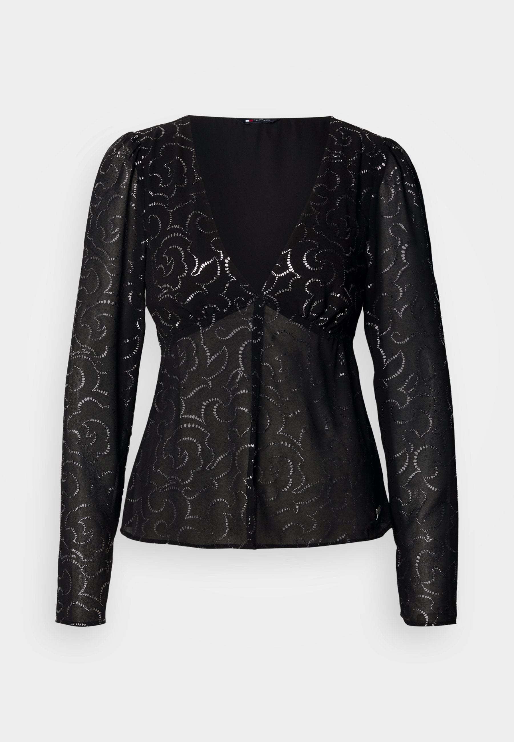 Schwarze Bluse mit langen Ärmeln, V-Ausschnitt und floralem Muster. Hergestellt aus transparenter Stoff mit dezentem Schimmer; verfügt über eine taillierte Passform und eine Knopfverschluss.