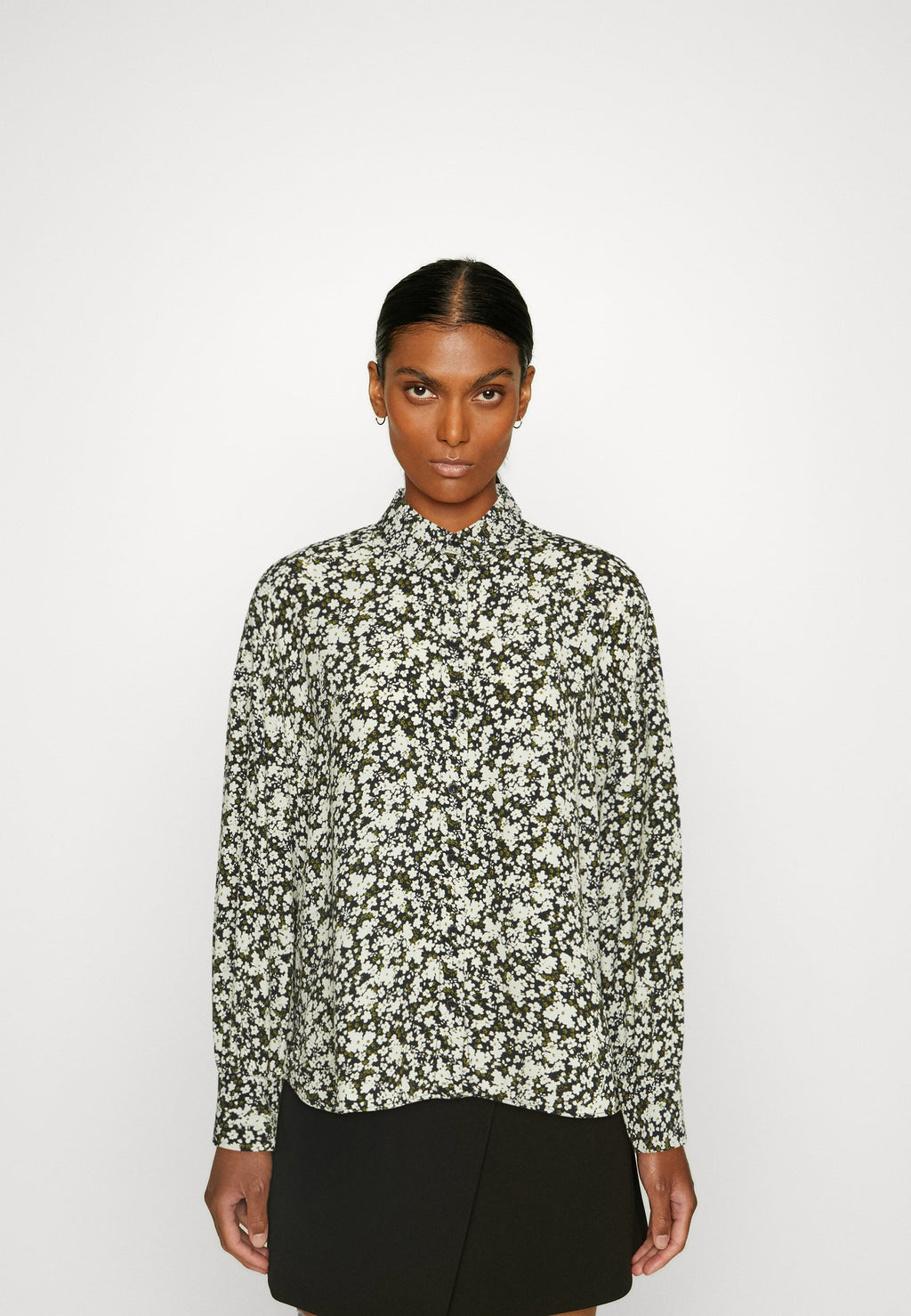 BLOUSE Media 3