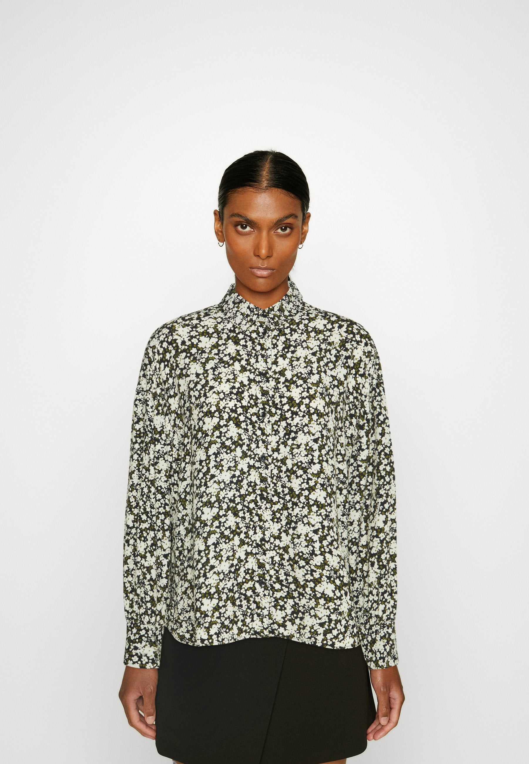BLOUSE Media 3