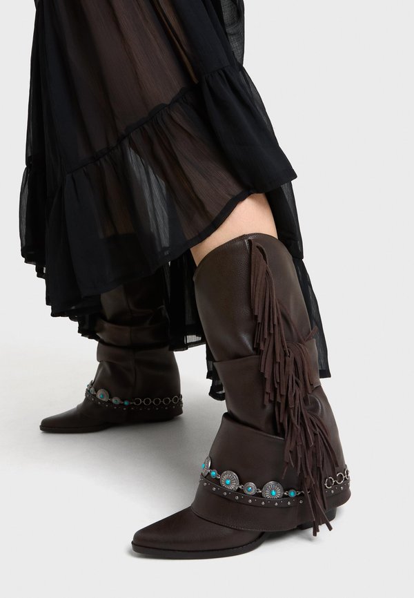 Bershka FRINGE WESTERN - COWBOY BOOTS - Cowboy/Biker boots - brown