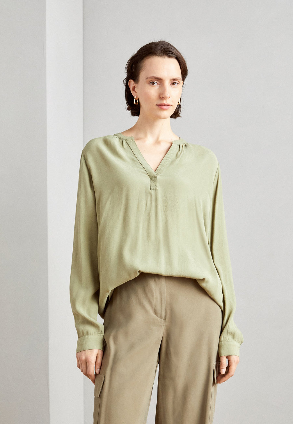 BLOUSE Media 3