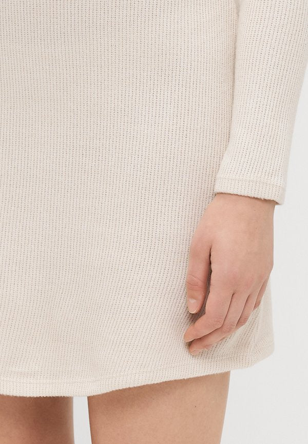 Vero Moda Tall VMBLIS MOCK NECK SHORT DRESS
