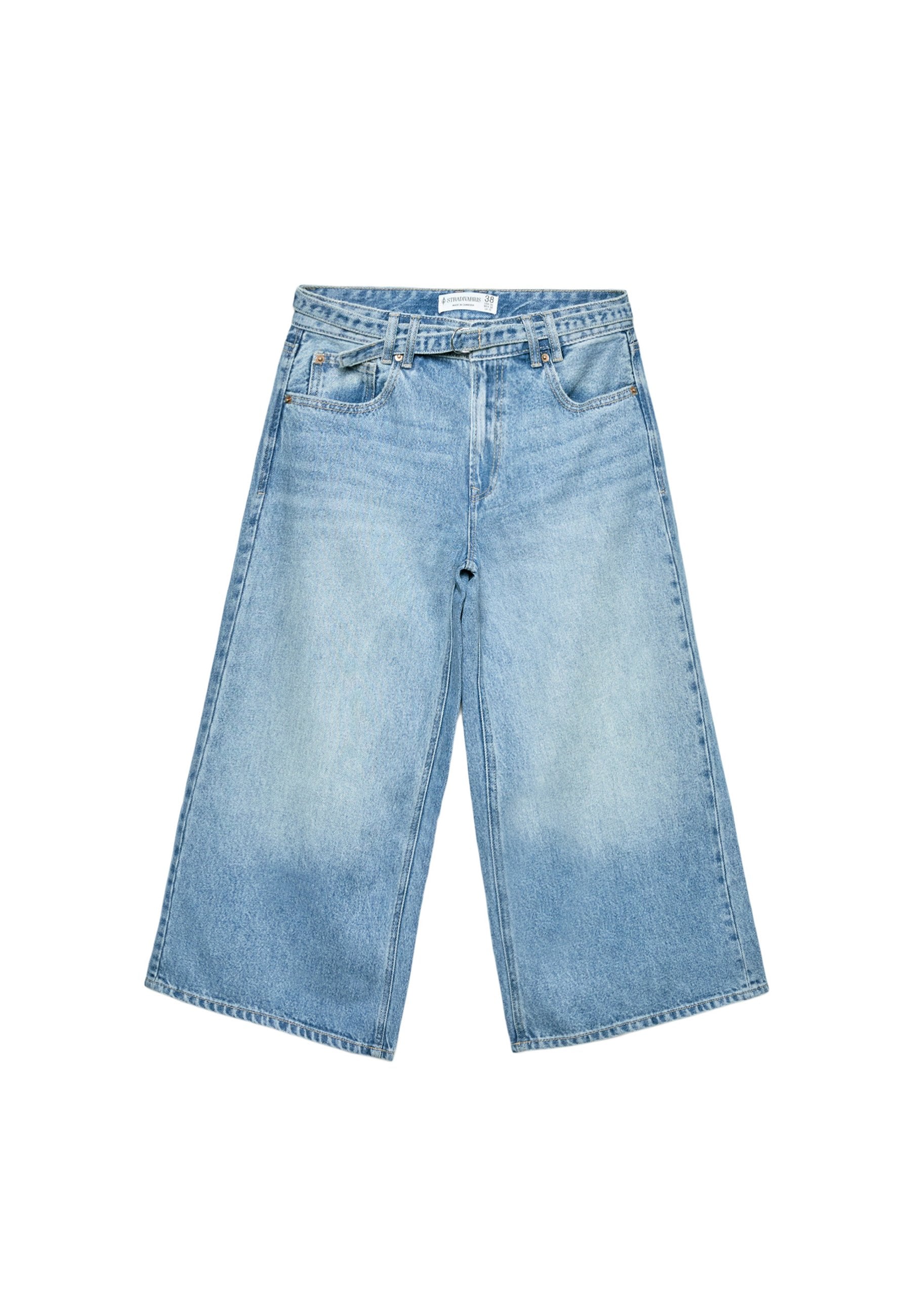 Hellblaue, weit geschnittene Jeans aus Denim. Verfügt über fünf Taschen, einen Knopfverschluss und minimale Verblassung, mit einer geraden Silhouette.