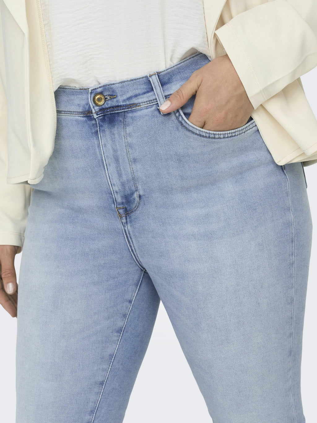  CURVY CARMAYA  Media 6