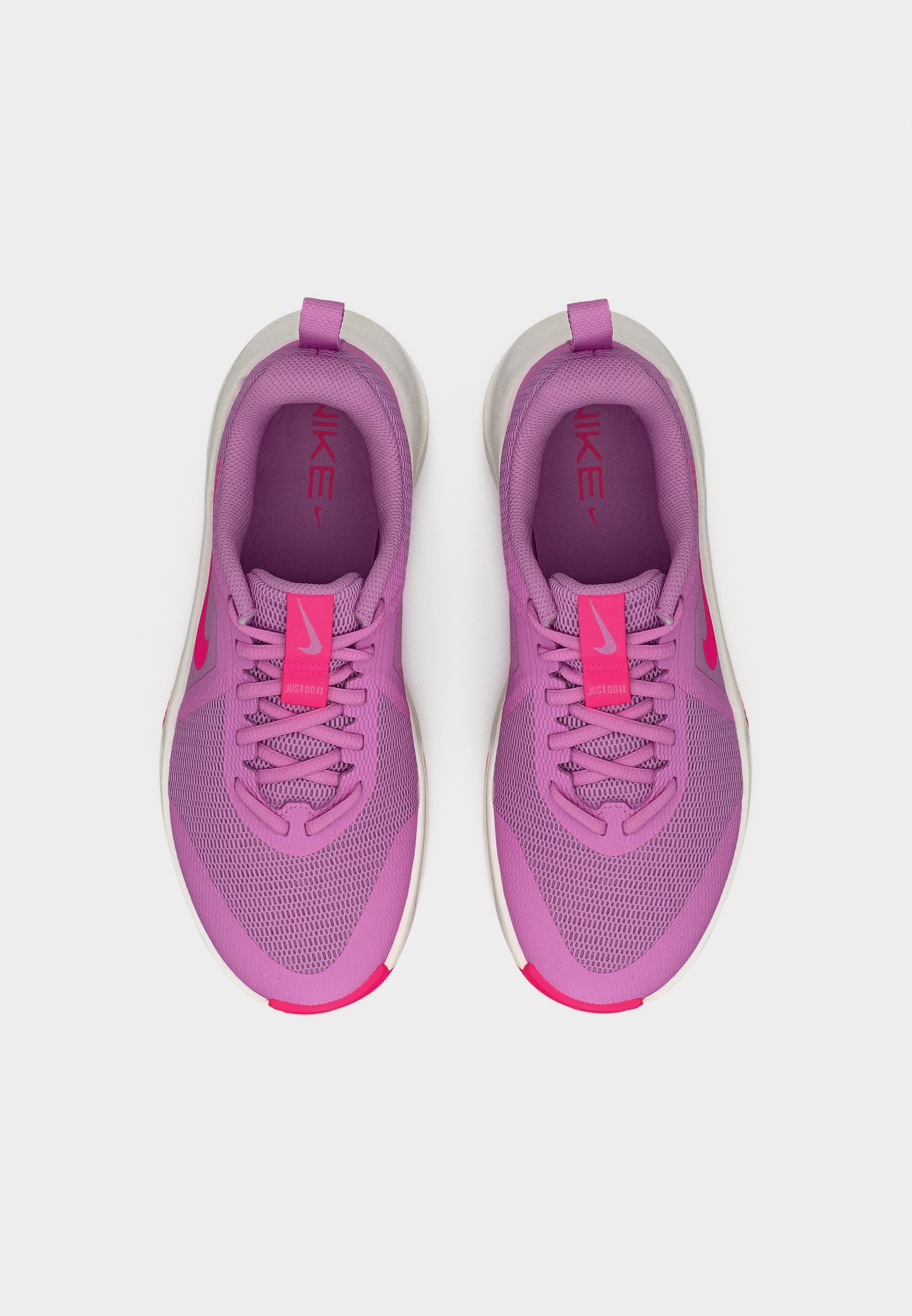 Nike Performance MC 3