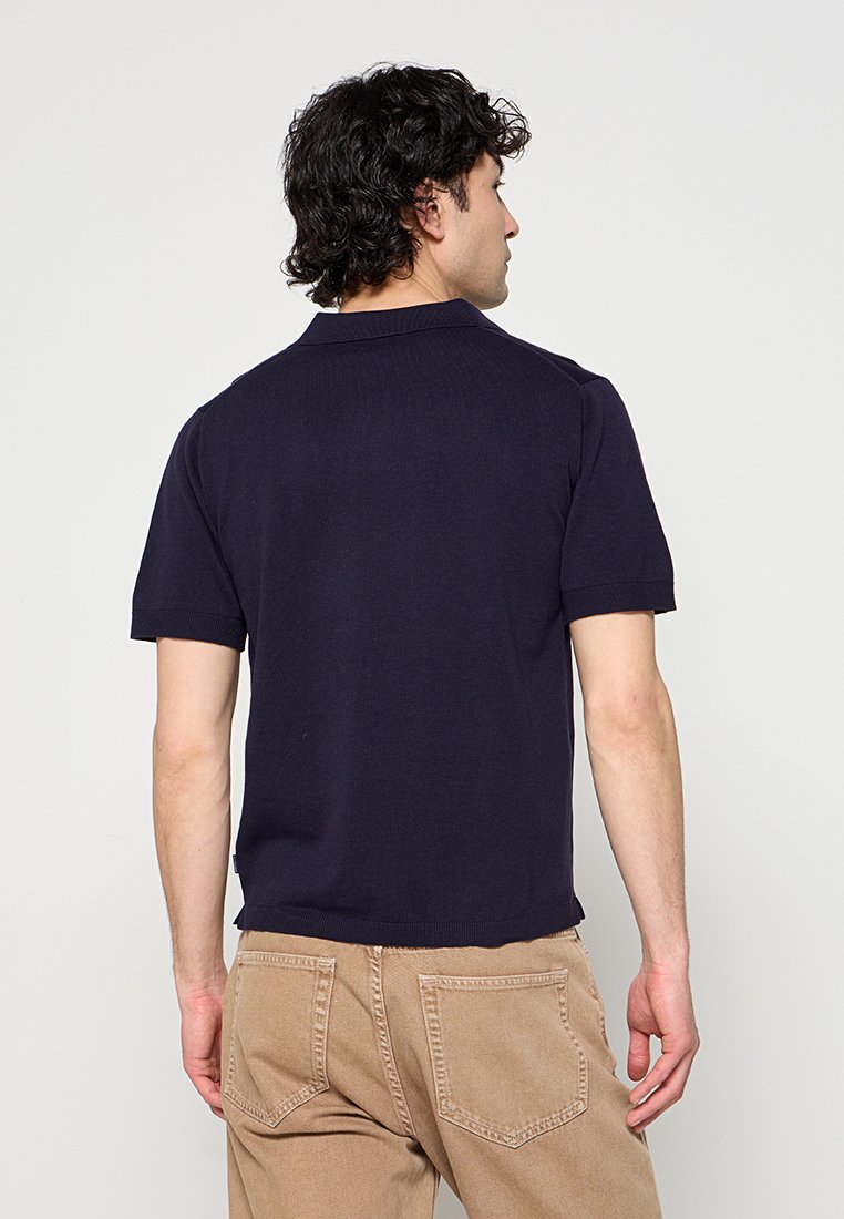 Hackett London