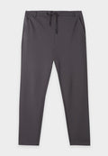 Dunkelgraue gerade Hose mit Kordelzug in der Taille, Seitentaschen und Gürtelschlaufen, flach auf weißem Hintergrund ausgelegt.