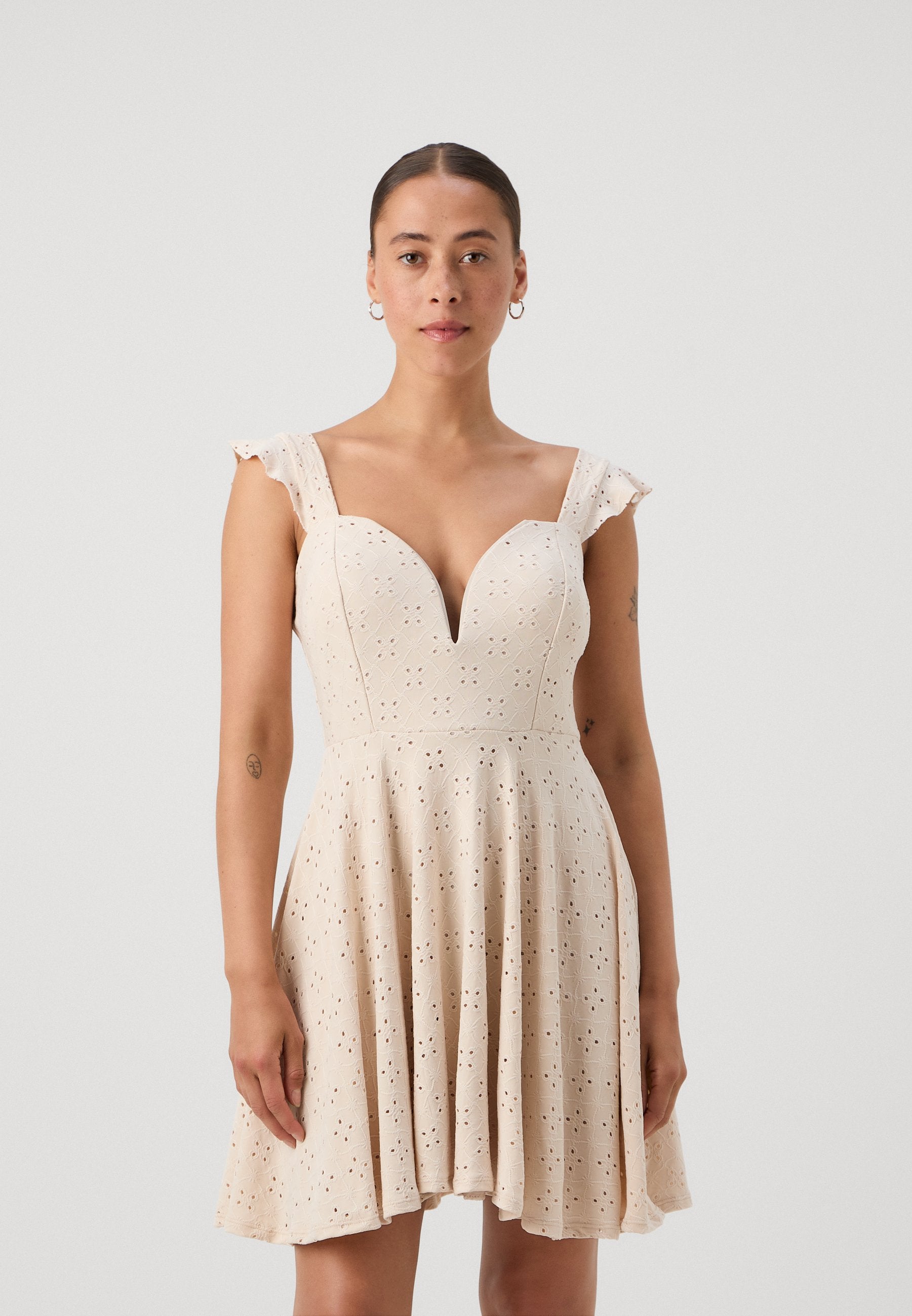 WAL G PETITE NATADDIA V NECK SUMMER DRESS
