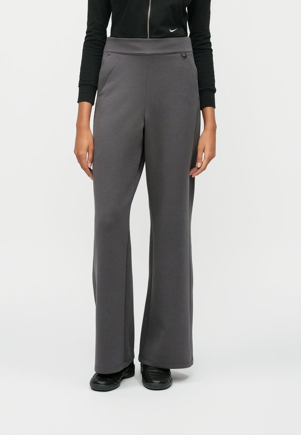 Nike Sportswear FLARE  - Tracksuit bottoms - thunder grey/dark shadow