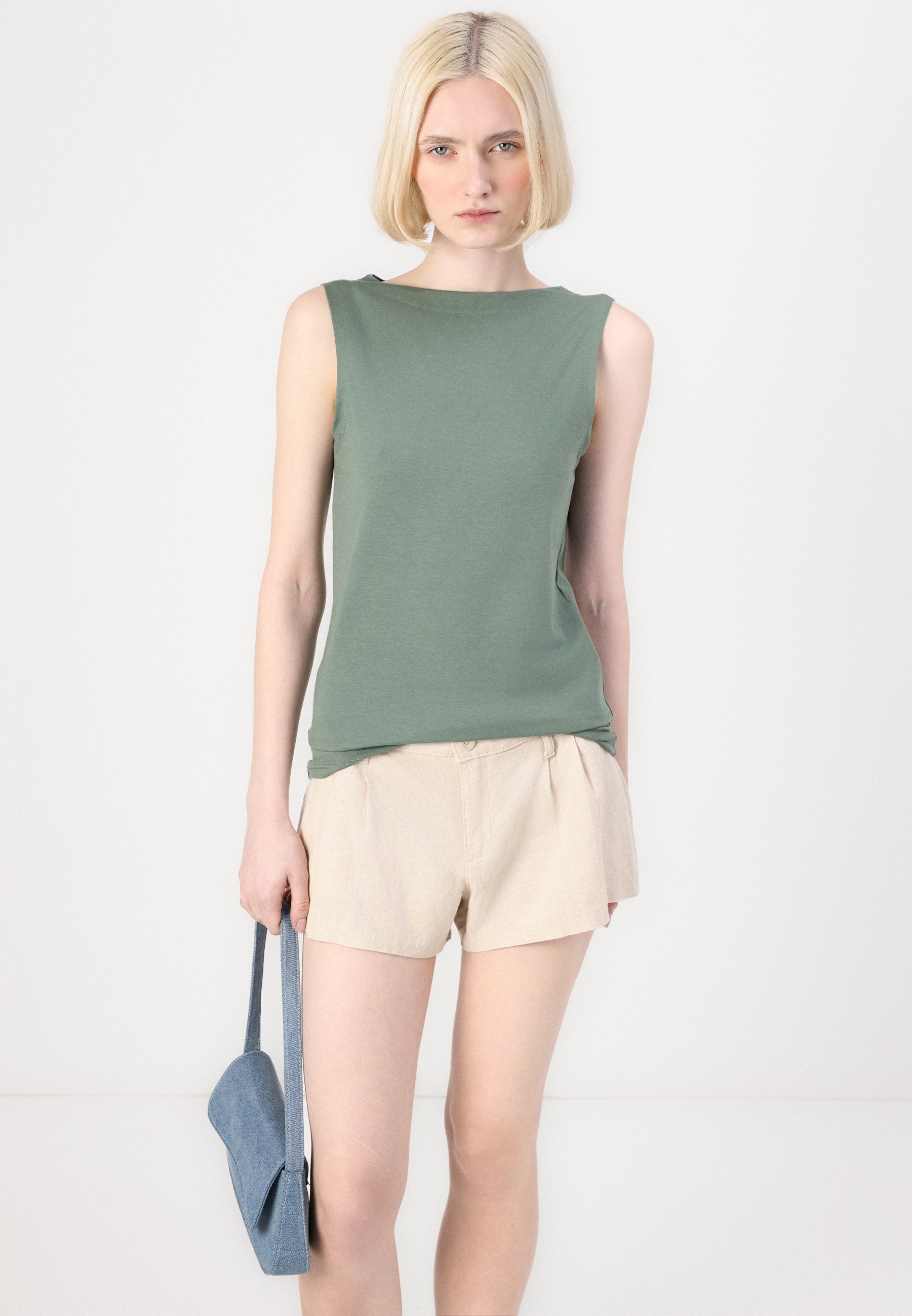 Hollister Co.  LIVVY