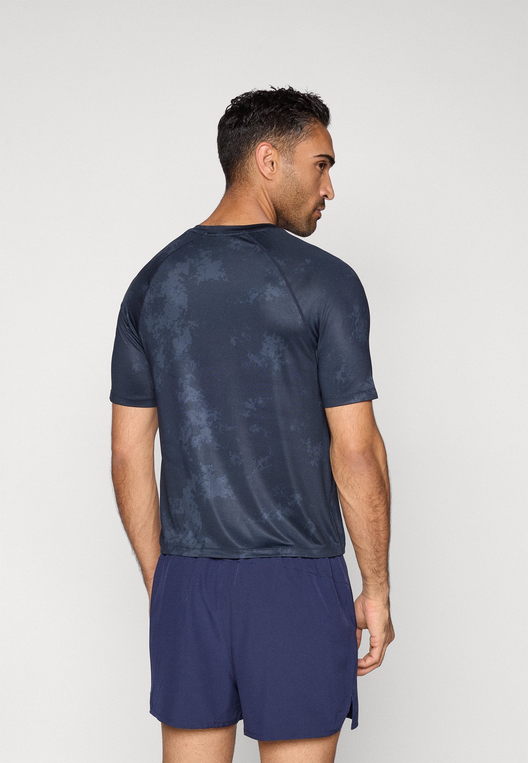 Pier One Sport ESSENTIAL FITTED TRAINING