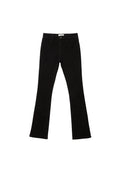 Schwarze Schlagjeans aus weichem Denim-Stoff. Merkmale sind Vorder- und Gesäßtaschen, ein Knopfverschluss und ein sauberer Saum.