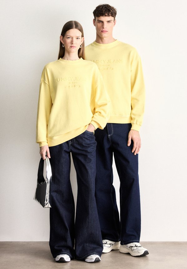 Tommy Jeans CLASSIC '90S TONAL LOGO WASHED SWEATSHIRT