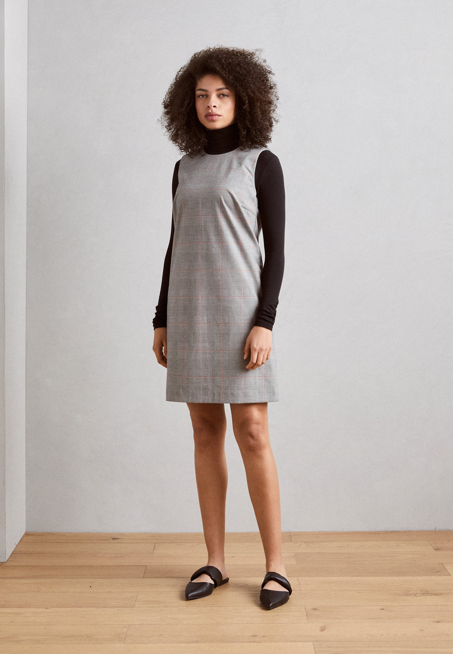 SHIFT DRESS Media 3