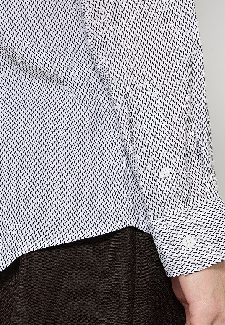 REGULAR FIT Media 6