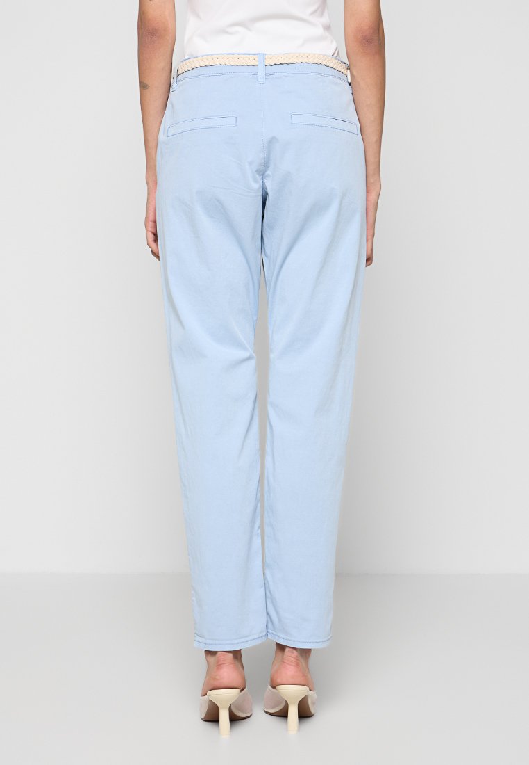 REGULAR FIT Media 3