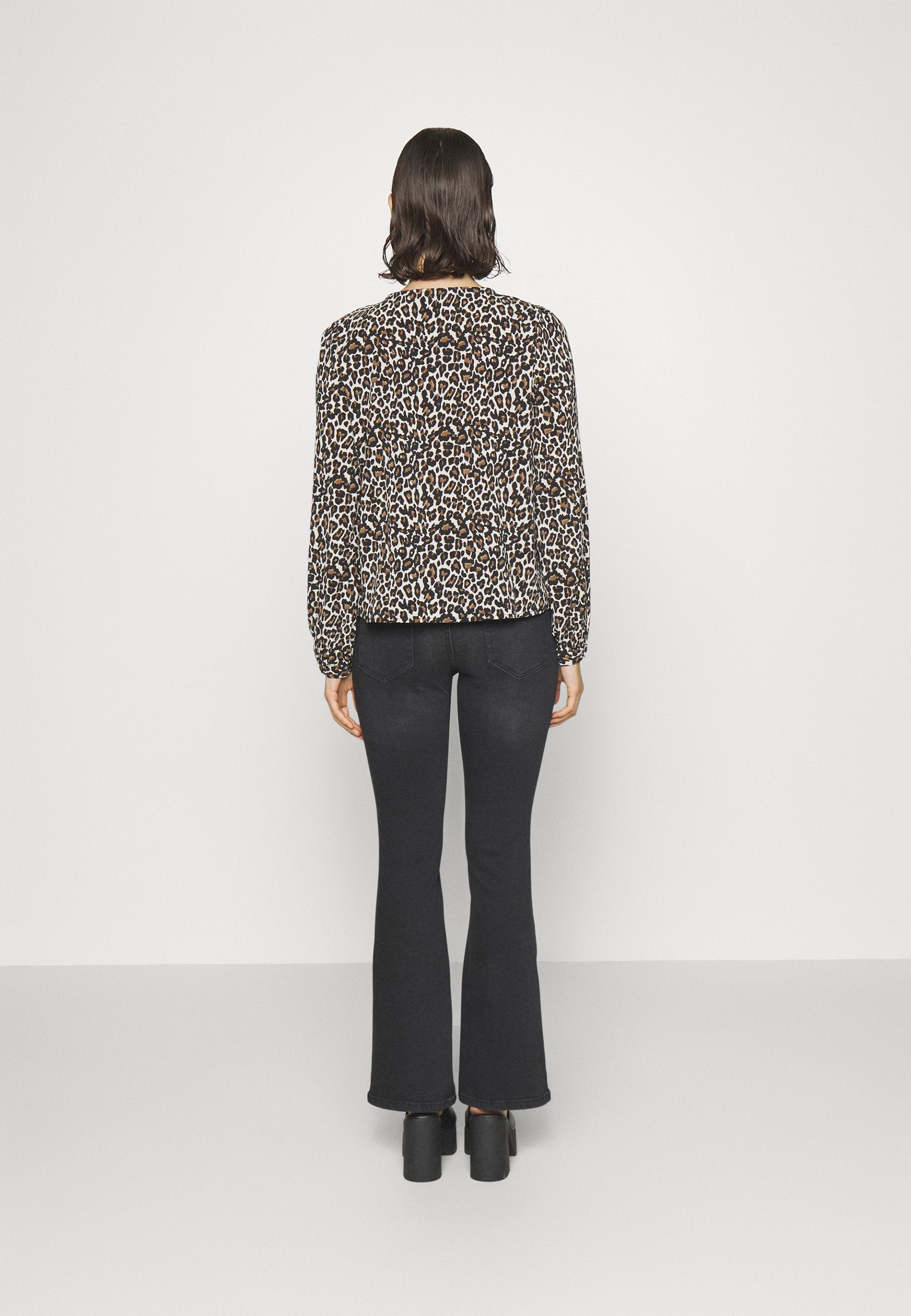 Vero Moda Petite VMNAJA V-NECK PLEAT